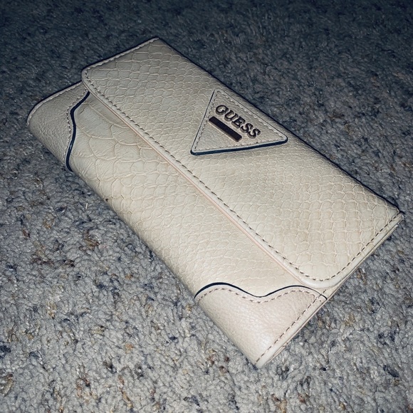 Guess wallet - Picture 2 of 3